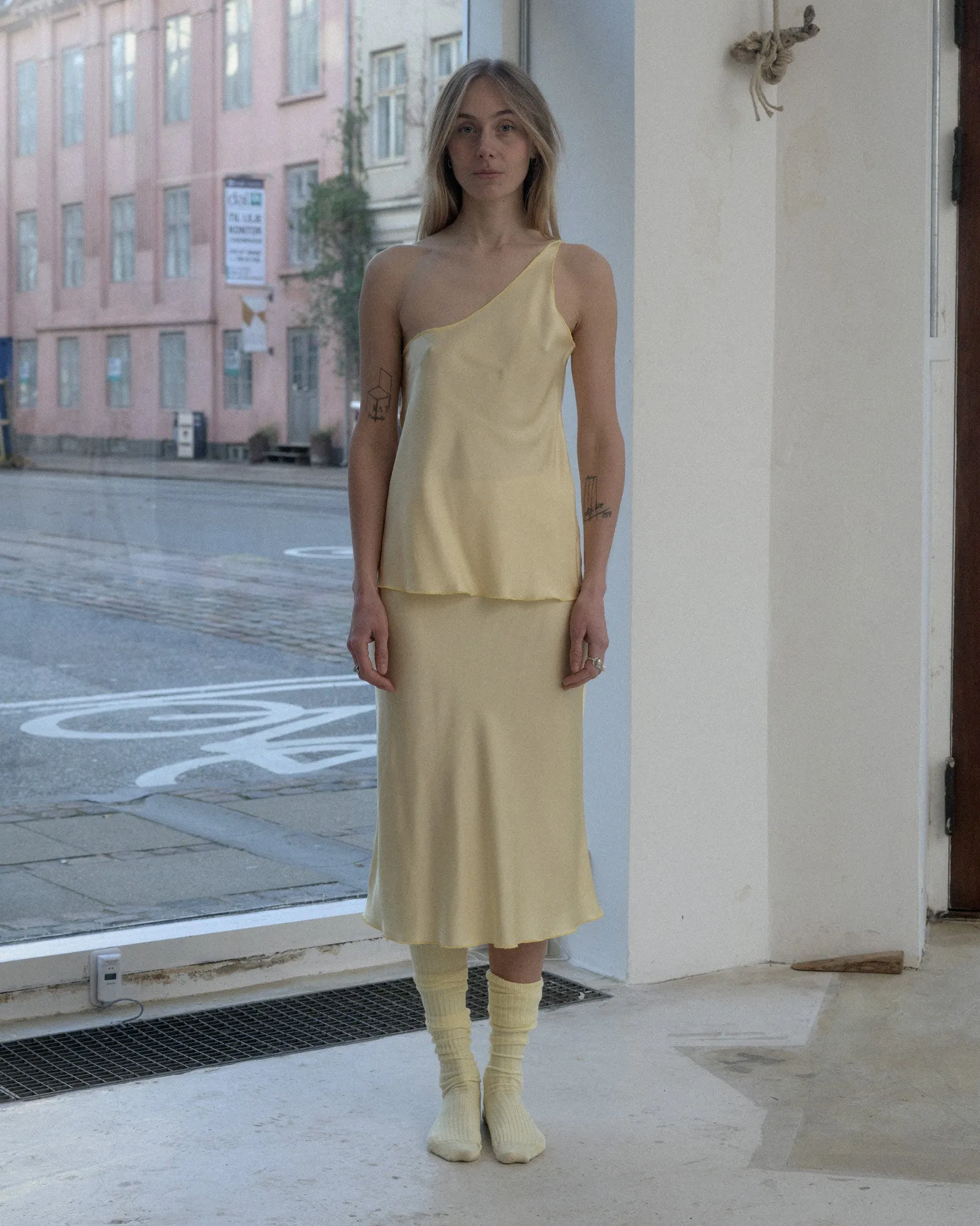 Dydine Mid-Skirt - Ecovero Satin - Sophia Yellow
