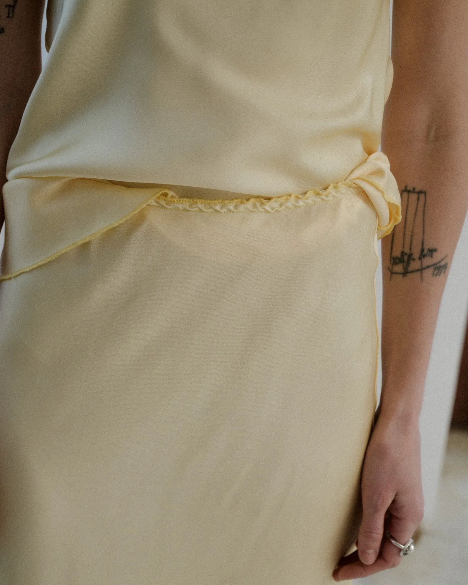 Dydine Mid-Skirt - Ecovero Satin - Sophia Yellow