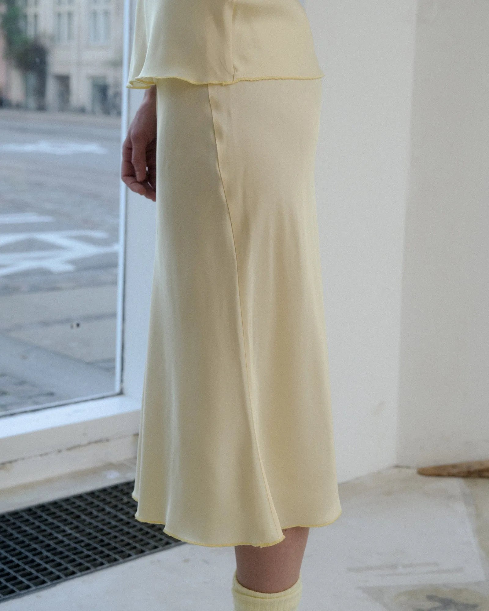 Dydine Mid-Skirt - Ecovero Satin - Sophia Yellow